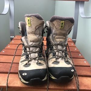 Salomon Hiking Boots Size 8.5